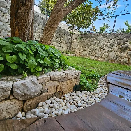 Paradise Garden With Free Parking *