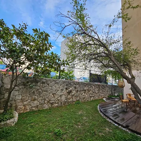 Paradise Garden With Free Parking アパート